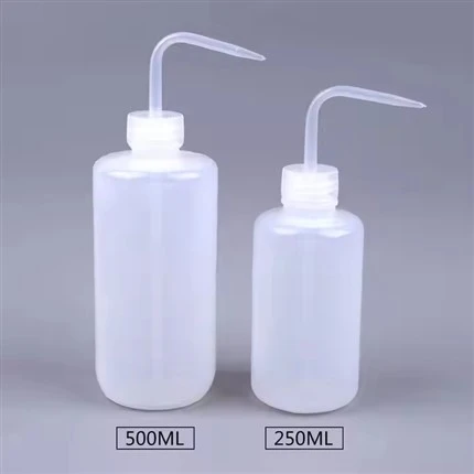 Tatuaż z plastikową butelkę do mycia