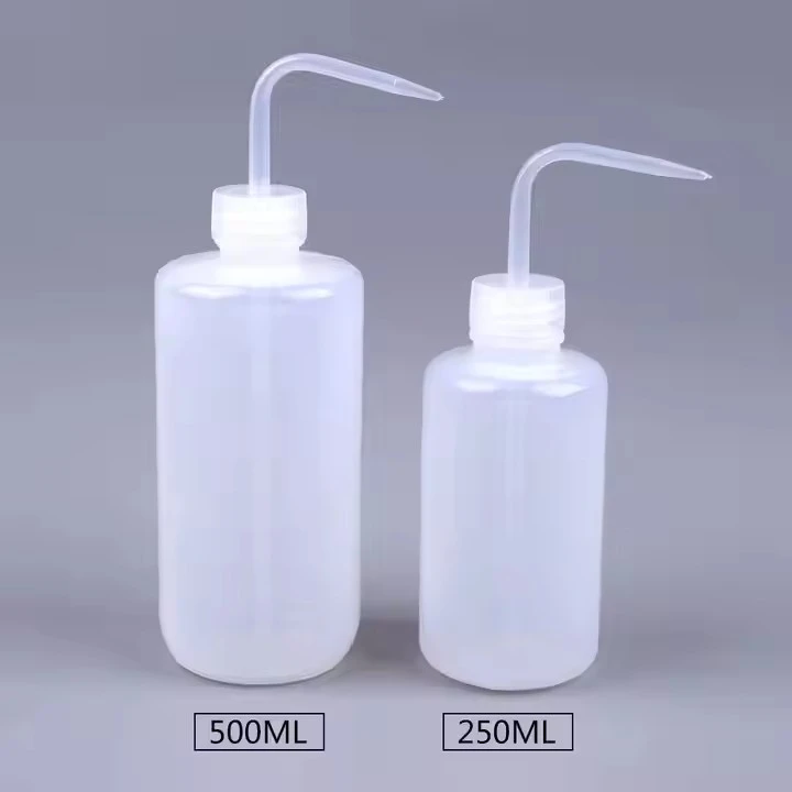 Tatuaż z plastikową butelkę do mycia